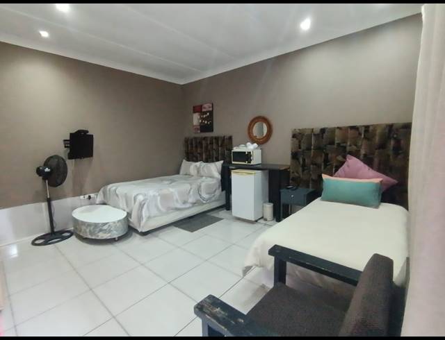 10 BEDROOM HOUSE FOR SALE IN THREE RIVERS
